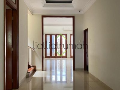 Rumah Menteng di sewakan lokasi sangat strategis dekat area komersil