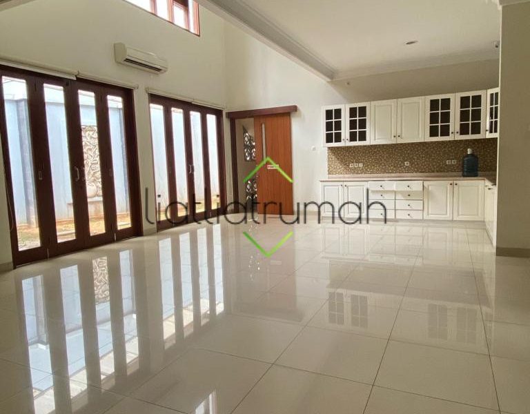 Rumah Menteng di sewakan lokasi sangat strategis dekat area komersil