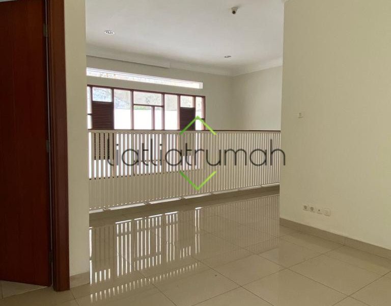 Rumah Menteng di sewakan lokasi sangat strategis dekat area komersil