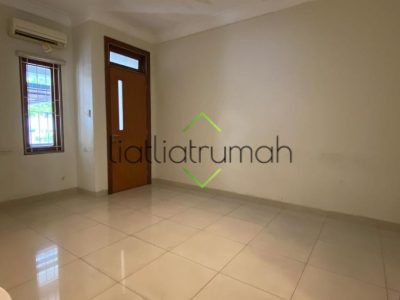 Rumah Menteng di sewakan lokasi sangat strategis dekat area komersil