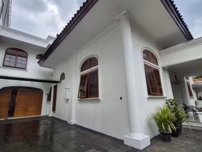 Rumah sewa Menteng siap huni lokasi sangat tenang dan nyaman