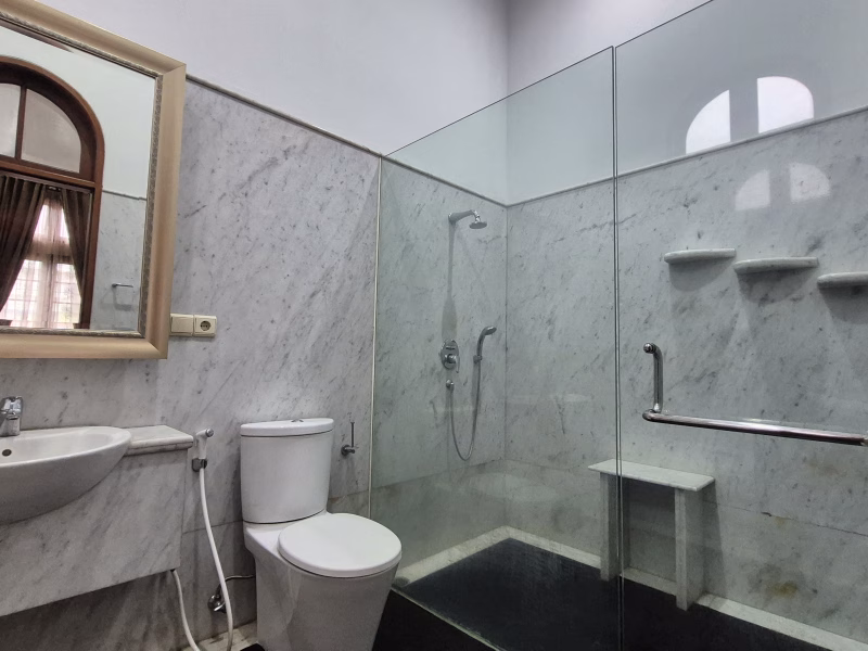 Rumah sewa Menteng siap huni lokasi sangat tenang dan nyaman