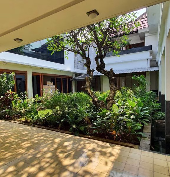 Rumah mewah Menteng bisa di jadikan office atau pun usaha lainnya