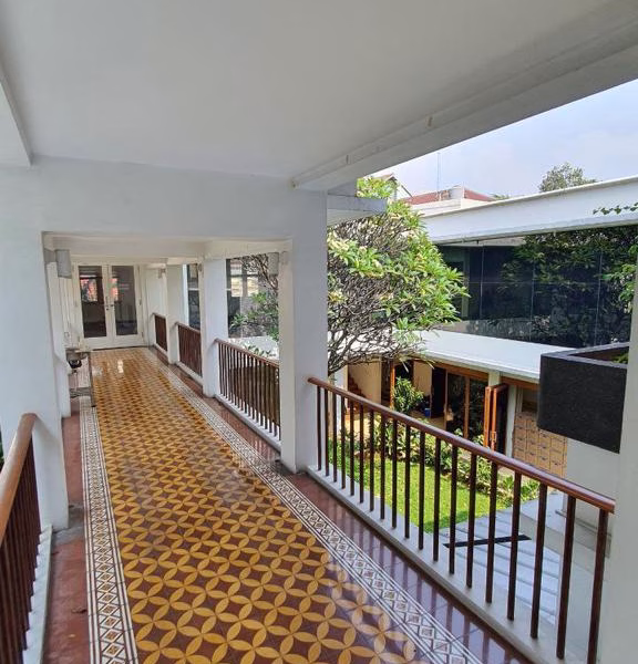 Rumah mewah Menteng bisa di jadikan office atau pun usaha lainnya