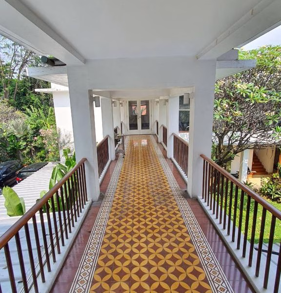 Rumah mewah Menteng bisa di jadikan office atau pun usaha lainnya
