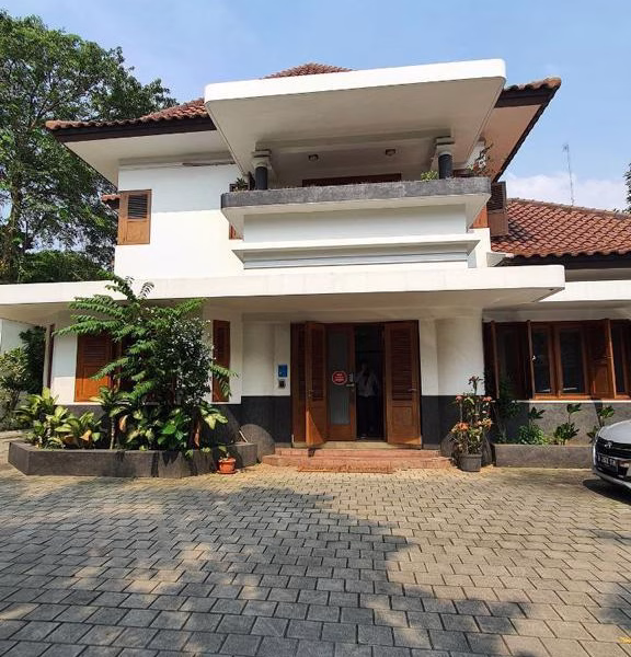 Rumah mewah Menteng bisa di jadikan office atau pun usaha lainnya