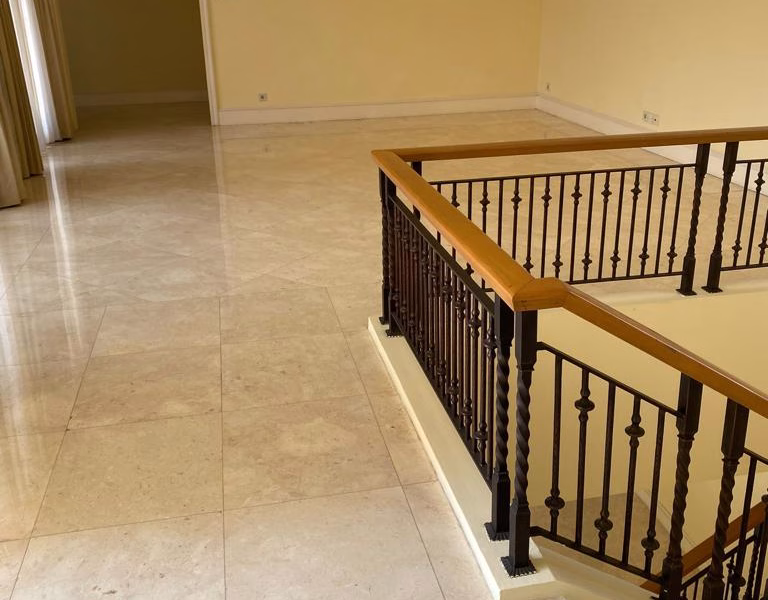 Rumah sewa Menteng siap huni ada pool