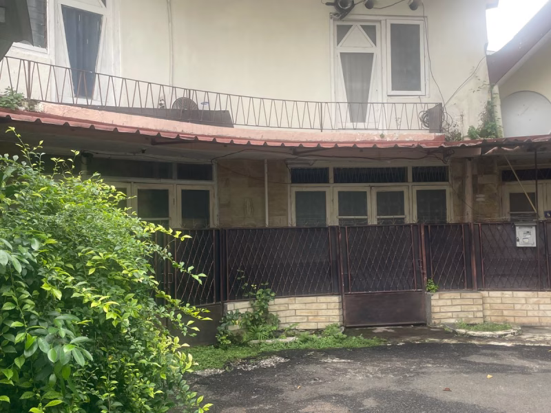 Rumah Menteng di jual cepat harga menarik lokasi prime