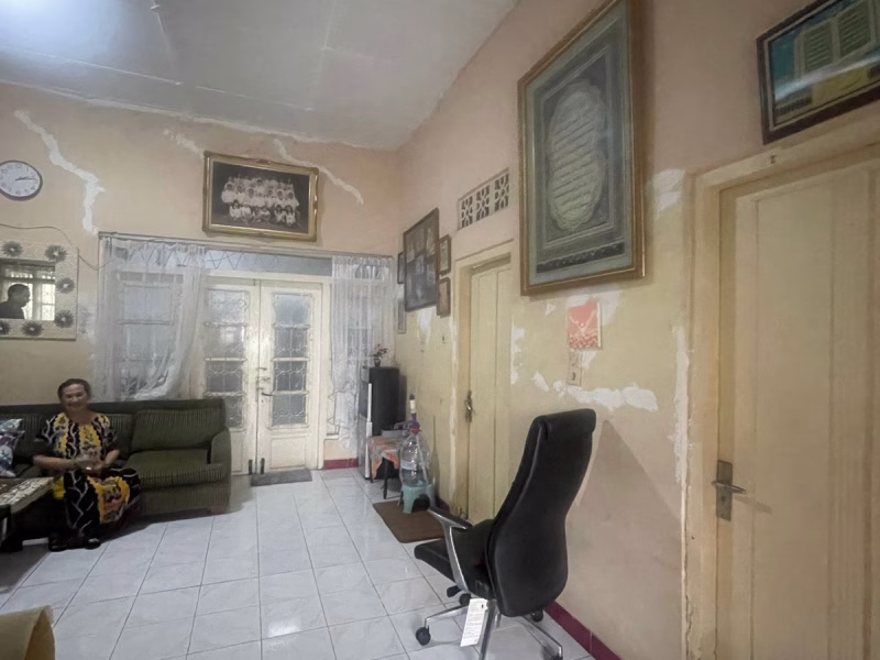Rumah Menteng di jual cepat harga menarik lokasi prime