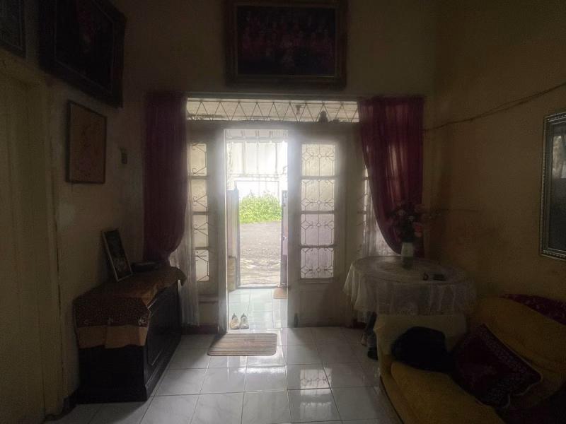 Rumah Menteng di jual cepat harga menarik lokasi prime