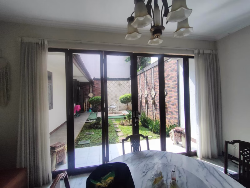 Rumah dalam komplek area Pejaten Indah