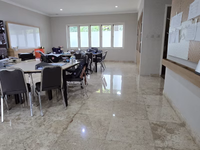 Rumah sewa area Cikini siap huni lokasi tenang dan nyaman bisa di jadikan office
