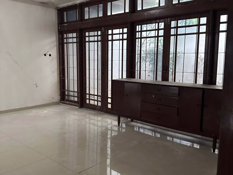 Rumah sewa Menteng bisa di jadikan silence office
