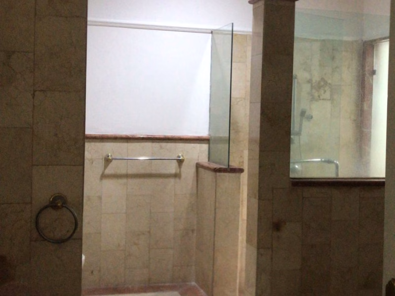 Rumah Menteng lokasi dekat jalan protokol Menteng sangat strategis bisa untuk office