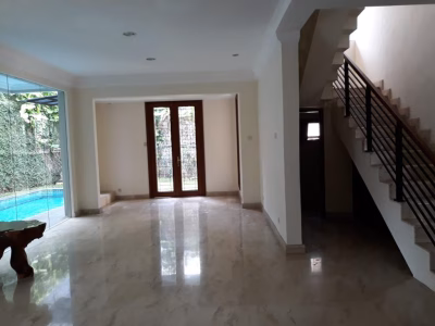 Rumah di jual area Patra Kuningan , SHM lokasi tenang dan strategis