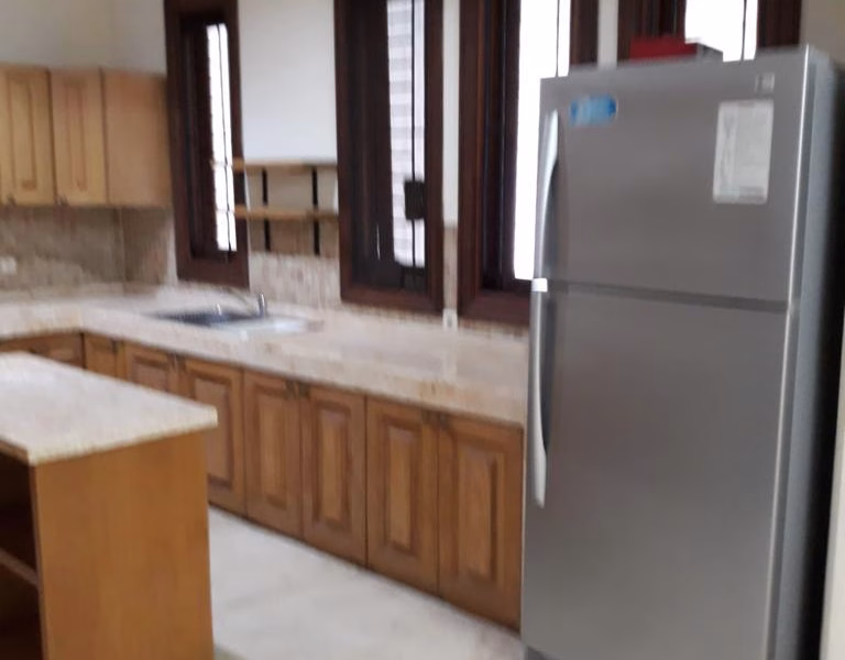 Rumah di sewa 2 lantai area Kuningan lokasi tenang dan stategis siap huni