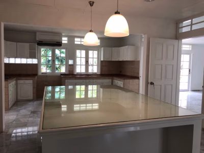 Rumah area Kuningan lokasi sangat tenang , SHM lokasi bebas banjir