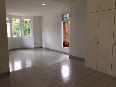 Rumah area Kuningan lokasi sangat tenang , SHM lokasi bebas banjir