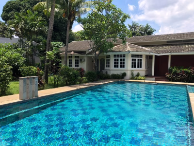 Rumah area Kuningan lokasi sangat tenang , SHM lokasi bebas banjir