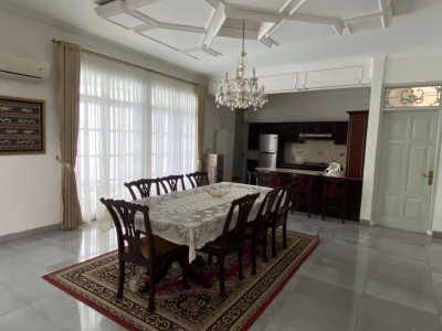 Rumah sewa full furnished area Mega kuningan siap huni