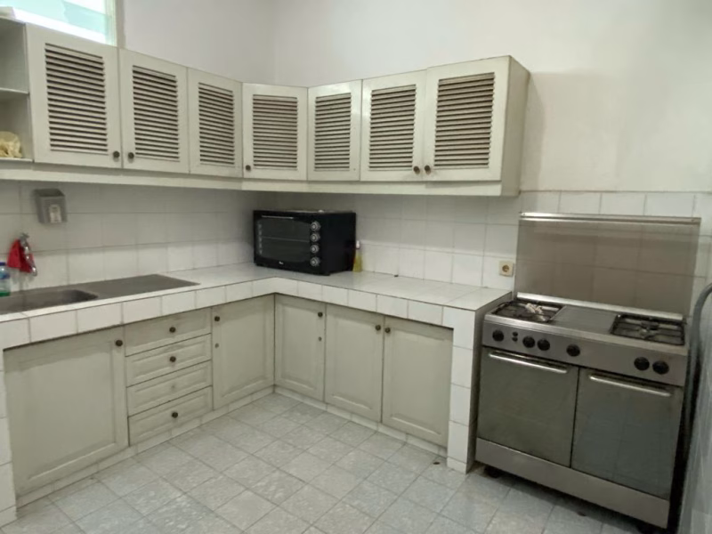Rumah sewa full furnished area Mega kuningan siap huni