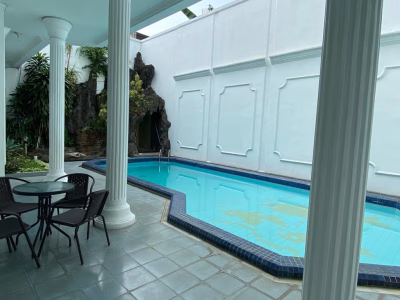 Rumah sewa full furnished area Mega kuningan siap huni