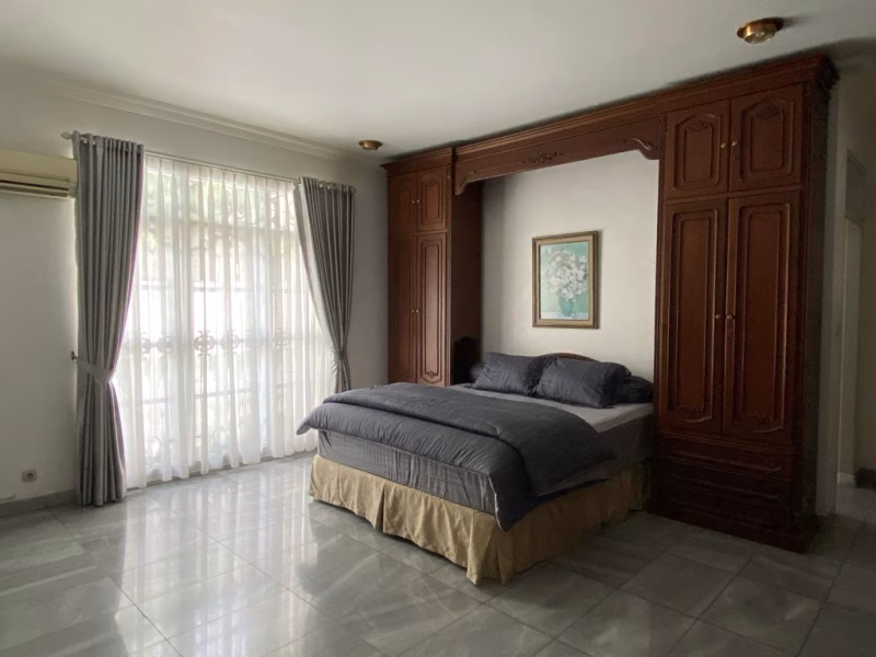 Rumah sewa full furnished area Mega kuningan siap huni