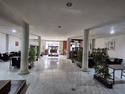 Ruko 4 lantai area Cikini bisa di jadikan klinik ataupun Cafe