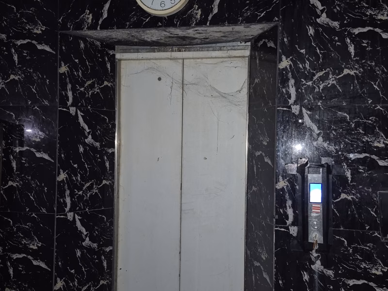 Ruko 4 lantai area Cikini bisa di jadikan klinik ataupun Cafe