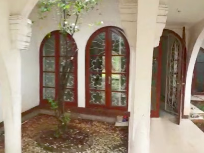 Rumah sewa Menteng un furnished ada pool lokasi sangat strategis
