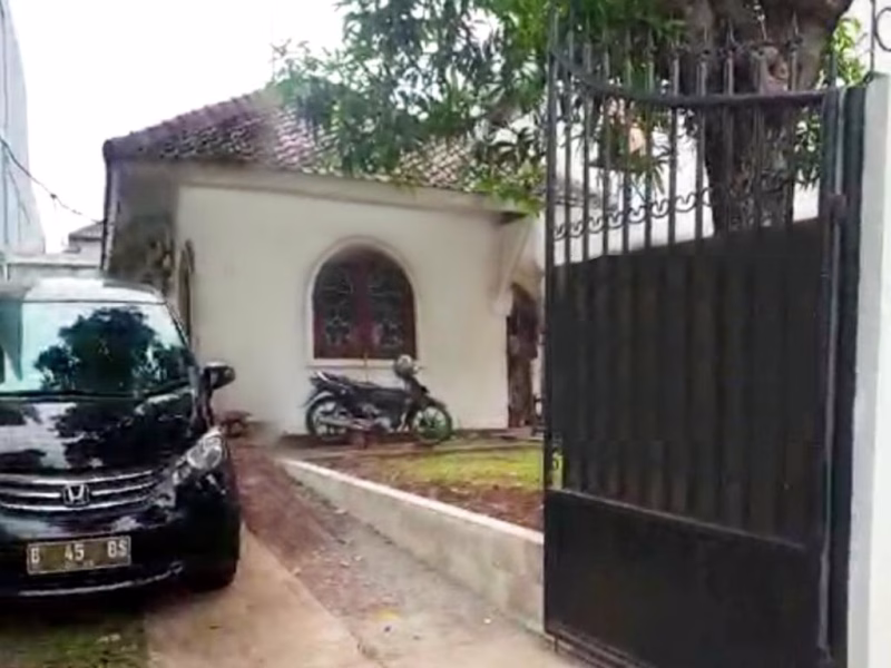 Rumah sewa Menteng un furnished ada pool lokasi sangat strategis