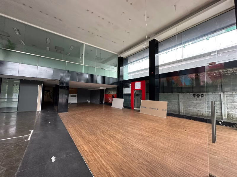 Commerial space area Tb simatupang bisa di jadikan showroom