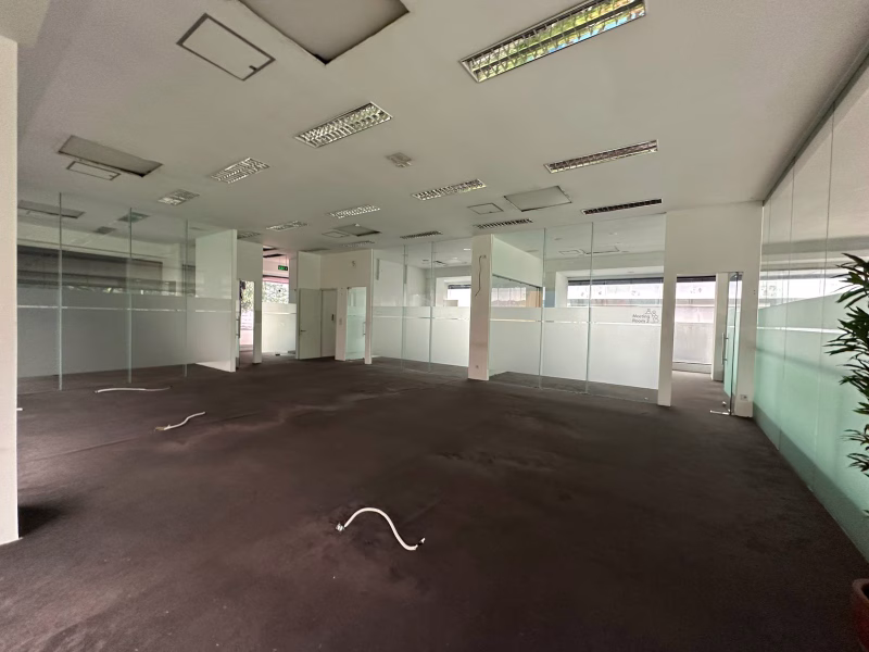Commerial space area Tb simatupang bisa di jadikan showroom