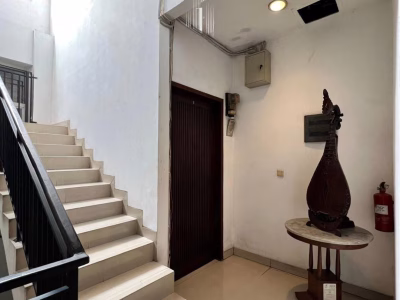Dijual rumah kost area Setiabudi Jakarta Selatan , SHM , ada 30 Kamar