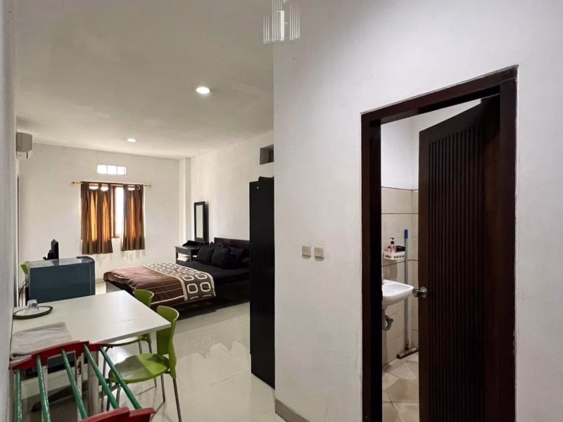 Dijual rumah kost area Setiabudi Jakarta Selatan , SHM , ada 30 Kamar