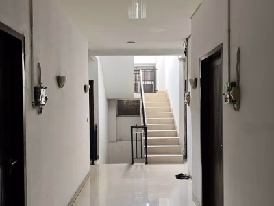 Dijual rumah kost area Setiabudi Jakarta Selatan , SHM , ada 30 Kamar