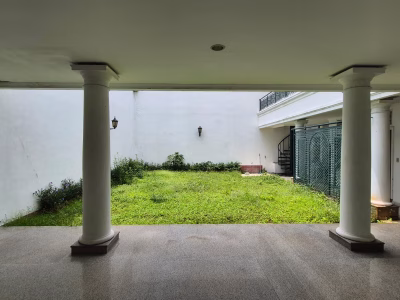 Rumah sewa Menteng siap huni no pool ada backyard lokasi tenang