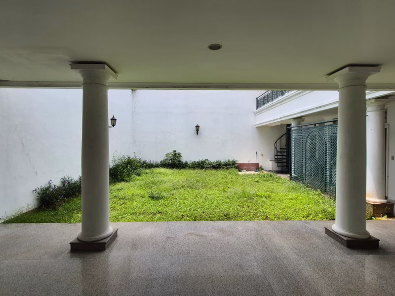 Rumah sewa Menteng siap huni no pool ada backyard lokasi tenang