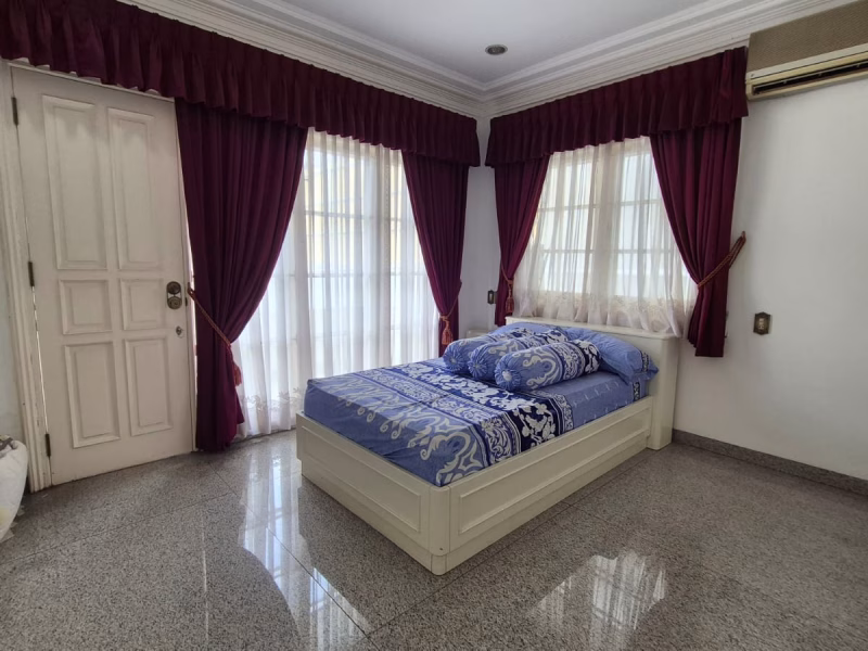 Rumah sewa Menteng siap huni no pool ada backyard lokasi tenang