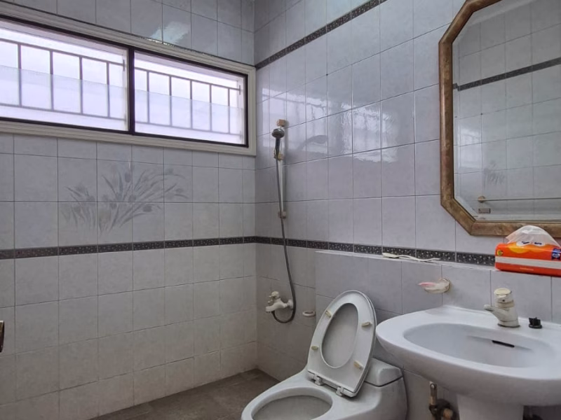 Rumah sewa Menteng siap huni no pool ada backyard lokasi tenang