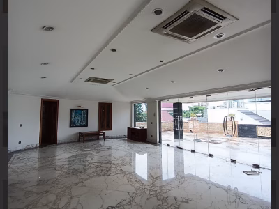 Rumah sewa Menteng 3 lantai plus basement un furnished