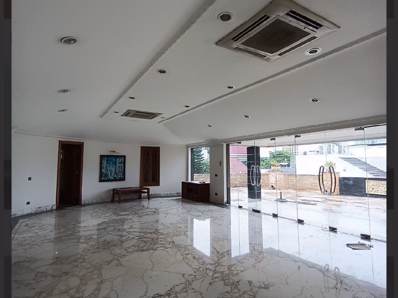 Rumah sewa Menteng 3 lantai plus basement un furnished
