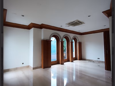 Rumah sewa Menteng 3 lantai plus basement un furnished