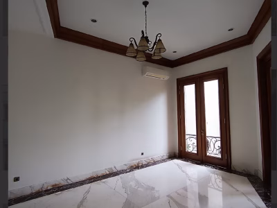Rumah sewa Menteng 3 lantai plus basement un furnished