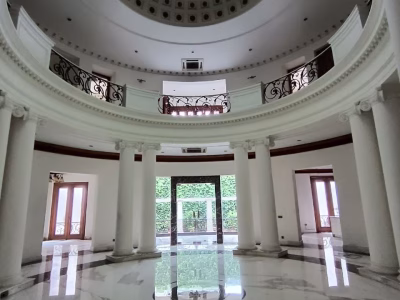 Rumah sewa Menteng 3 lantai plus basement un furnished