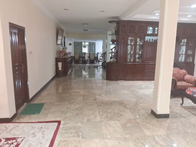 Rumah di jual 2 lantai , SHM lokasi Cikini , Jakarta Pusat