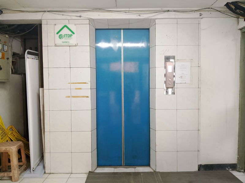 Gedung 5 lantai area Menteng siap huni lokasi sangat strategis