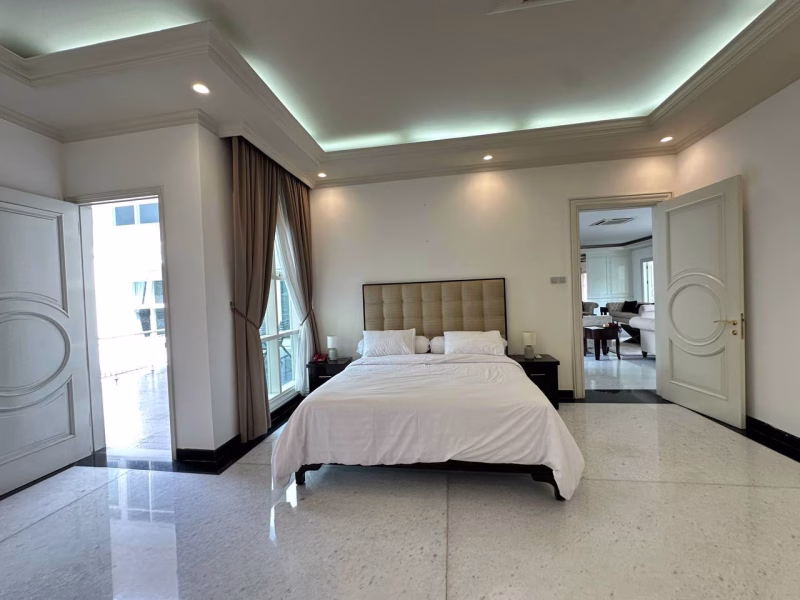 Rumah 3 Lantai plus basement siap huni area Patra Kuningan Jakarta Selatan