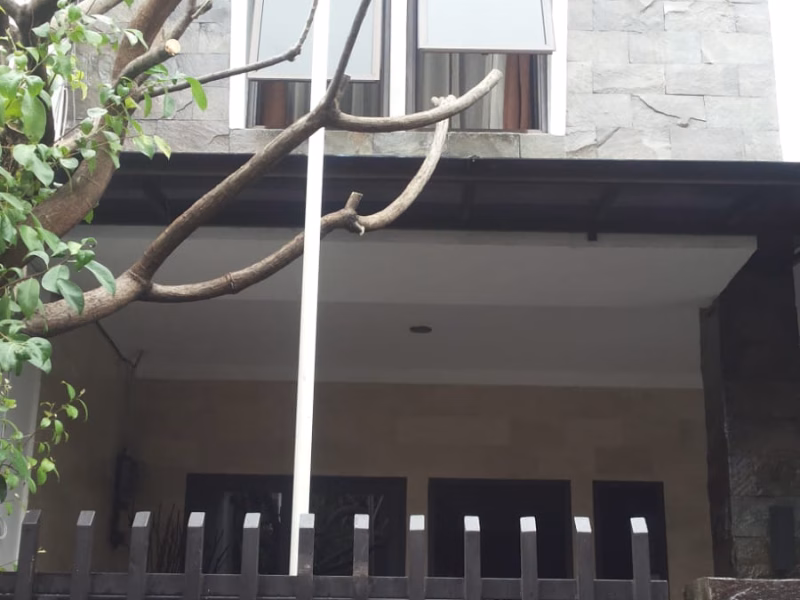 Rumah 2 lantai area Menteng dekat jalan sudirman dan Thamrin
