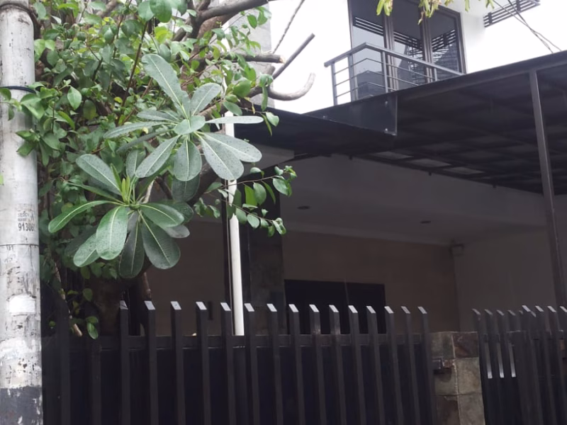 Rumah 2 lantai area Menteng dekat jalan sudirman dan Thamrin